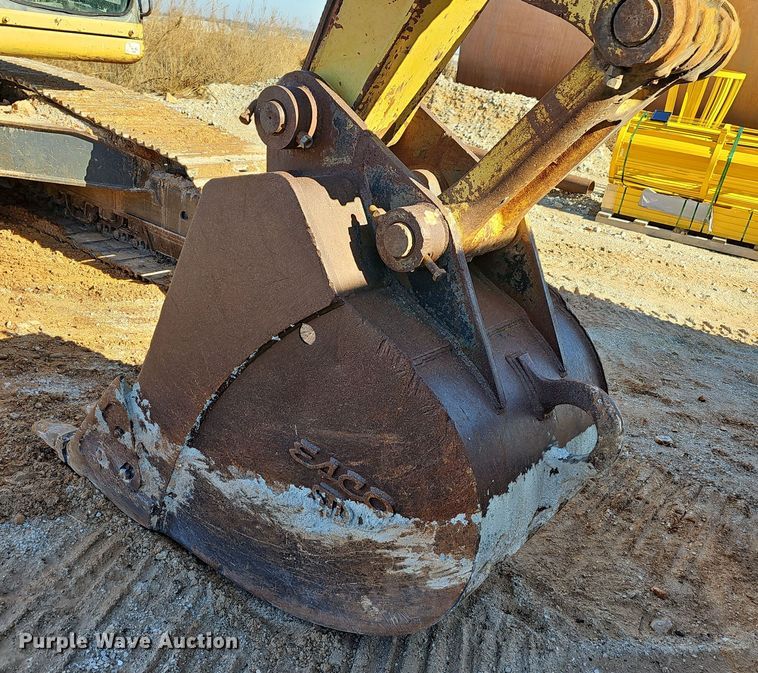 image for item NP9260 1994 Komatsu PC220LC  excavator