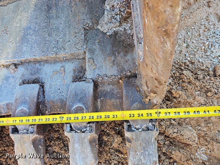 image for item NP9260 1994 Komatsu PC220LC  excavator