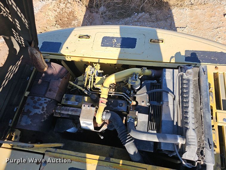 image for item NP9260 1994 Komatsu PC220LC  excavator