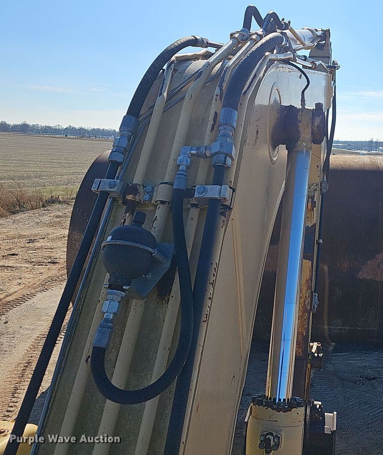 image for item NP9260 1994 Komatsu PC220LC  excavator