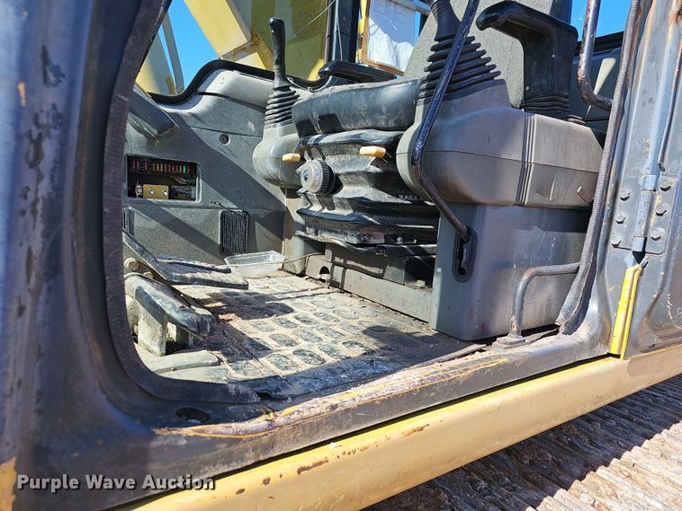 image for item NP9260 1994 Komatsu PC220LC  excavator