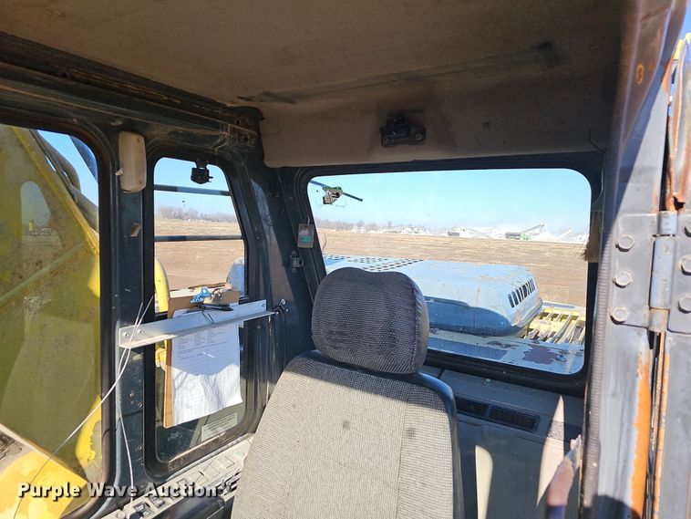 image for item NP9260 1994 Komatsu PC220LC  excavator