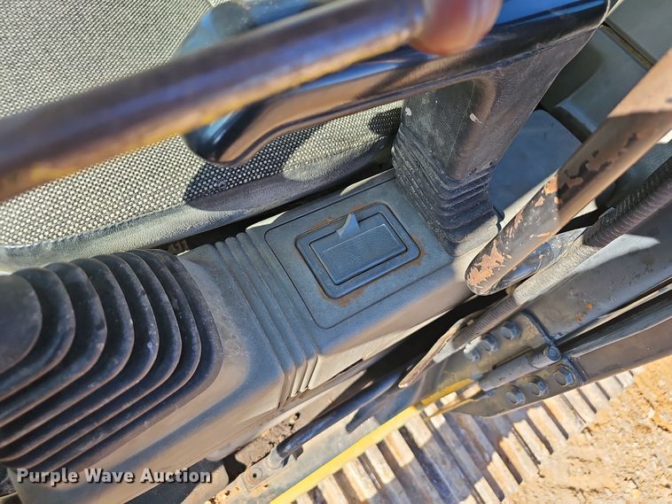 image for item NP9260 1994 Komatsu PC220LC  excavator