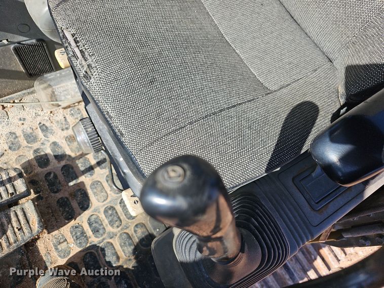 image for item NP9260 1994 Komatsu PC220LC  excavator