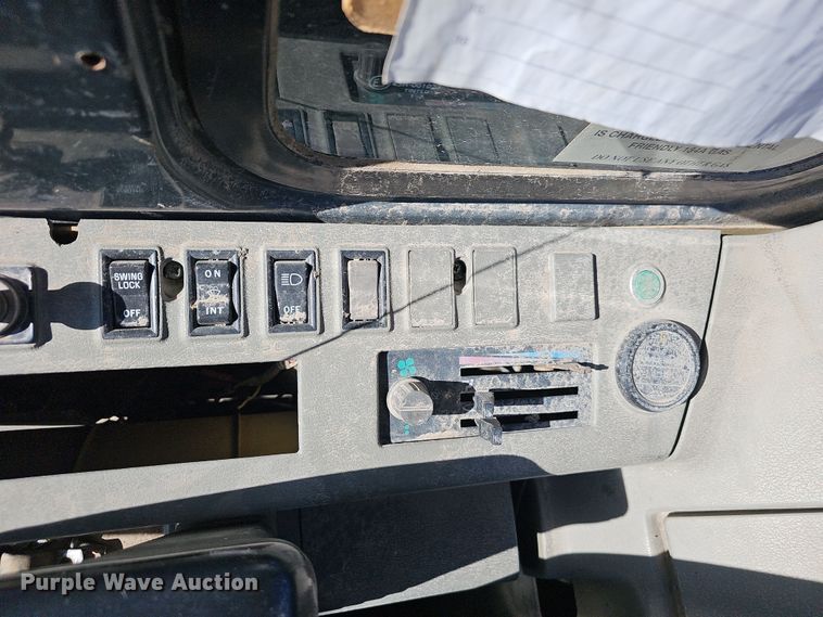 image for item NP9260 1994 Komatsu PC220LC  excavator