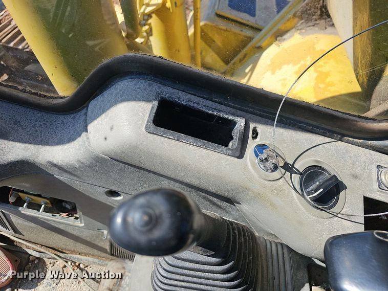 image for item NP9260 1994 Komatsu PC220LC  excavator