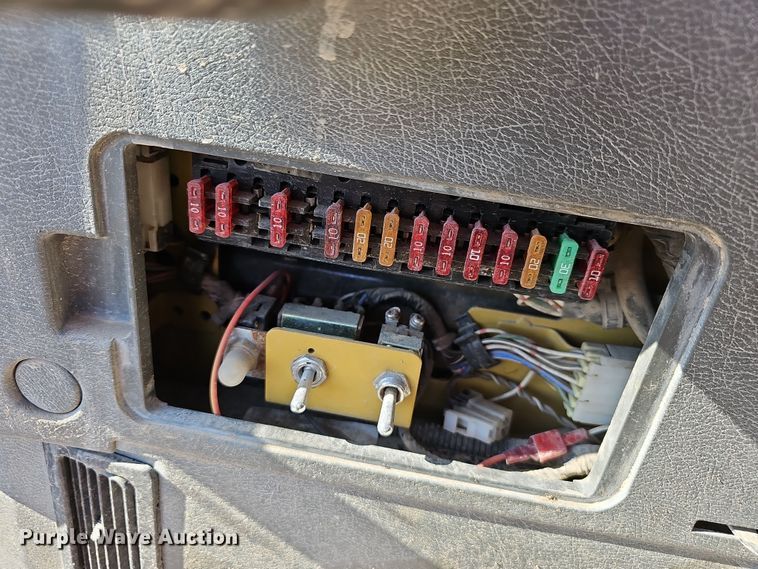 image for item NP9260 1994 Komatsu PC220LC  excavator