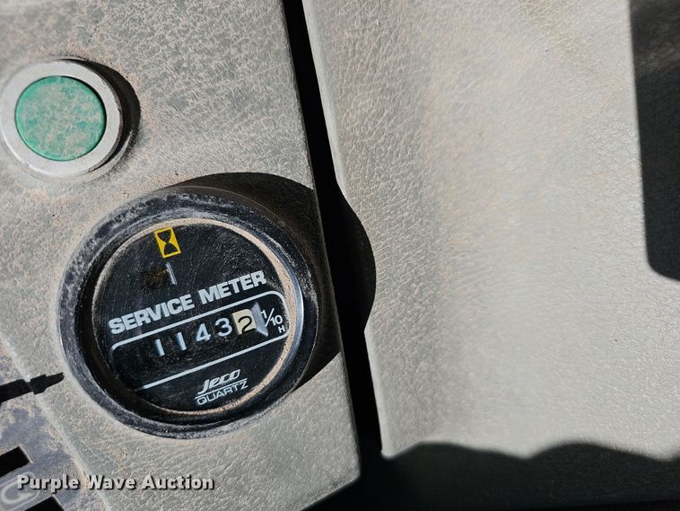 image for item NP9260 1994 Komatsu PC220LC  excavator