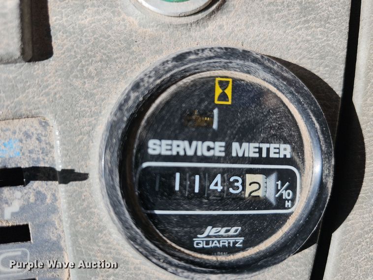 image for item NP9260 1994 Komatsu PC220LC  excavator