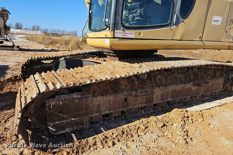 image for item NP9260 1994 Komatsu PC220LC  excavator