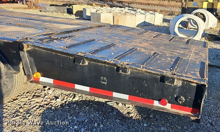 image for item NP9262 1979 Muv-All 40521  drop deck equipment trailer