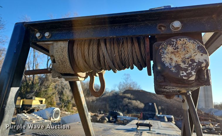 image for item NP9262 1979 Muv-All 40521  drop deck equipment trailer