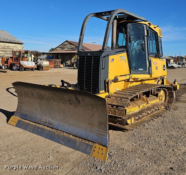 image for item NP9271 2011 John Deere 700J XLT  dozer