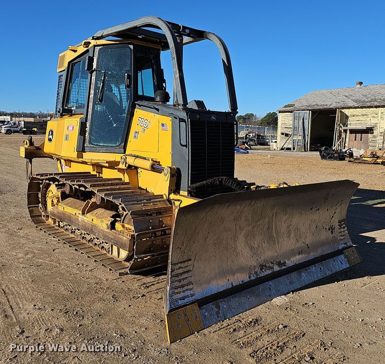image for item NP9271 2011 John Deere 700J XLT  dozer