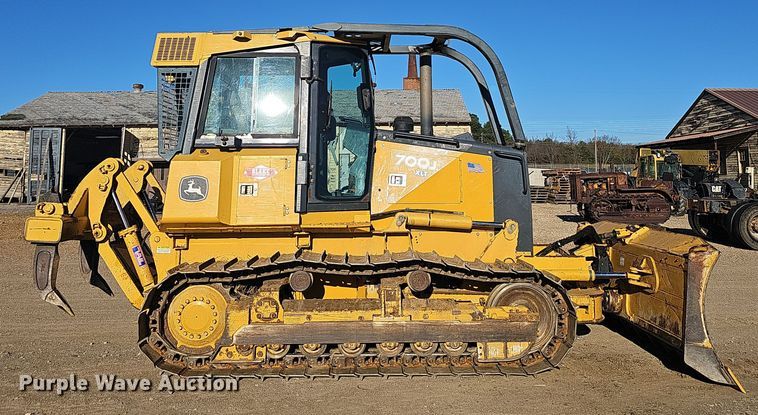image for item NP9271 2011 John Deere 700J XLT  dozer