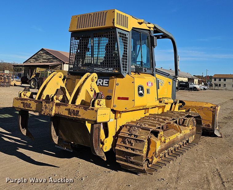 image for item NP9271 2011 John Deere 700J XLT  dozer