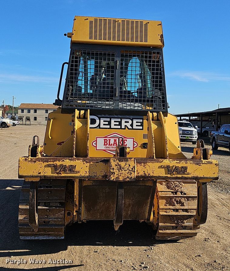 image for item NP9271 2011 John Deere 700J XLT  dozer
