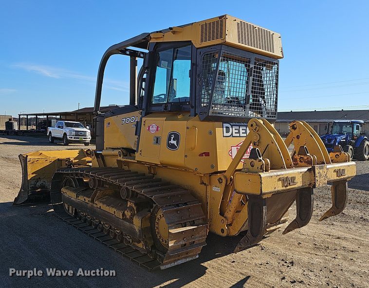 image for item NP9271 2011 John Deere 700J XLT  dozer