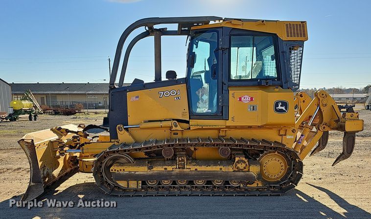 image for item NP9271 2011 John Deere 700J XLT  dozer