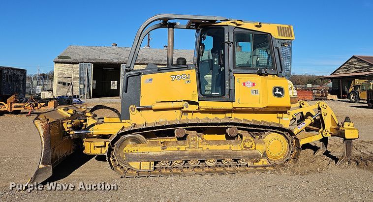 image for item NP9271 2011 John Deere 700J XLT  dozer