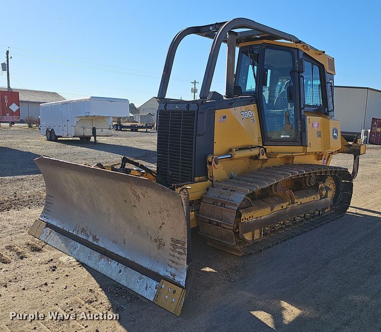 image for item NP9271 2011 John Deere 700J XLT  dozer
