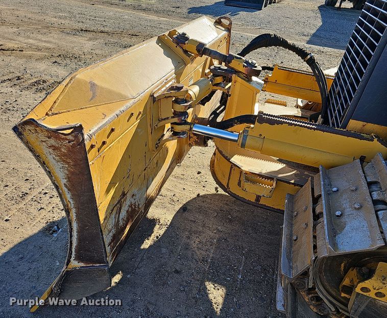 image for item NP9271 2011 John Deere 700J XLT  dozer