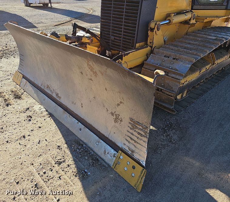 image for item NP9271 2011 John Deere 700J XLT  dozer