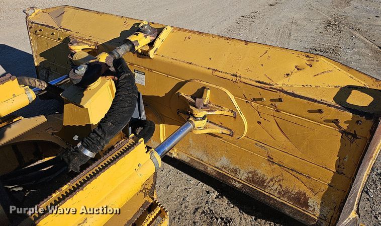 image for item NP9271 2011 John Deere 700J XLT  dozer