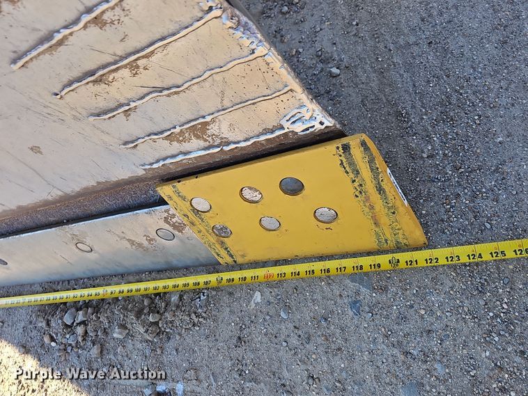 image for item NP9271 2011 John Deere 700J XLT  dozer