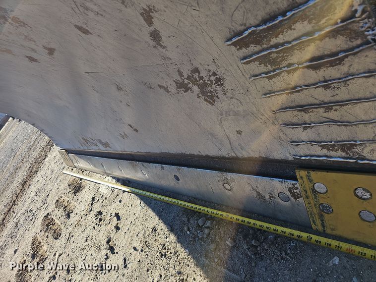 image for item NP9271 2011 John Deere 700J XLT  dozer