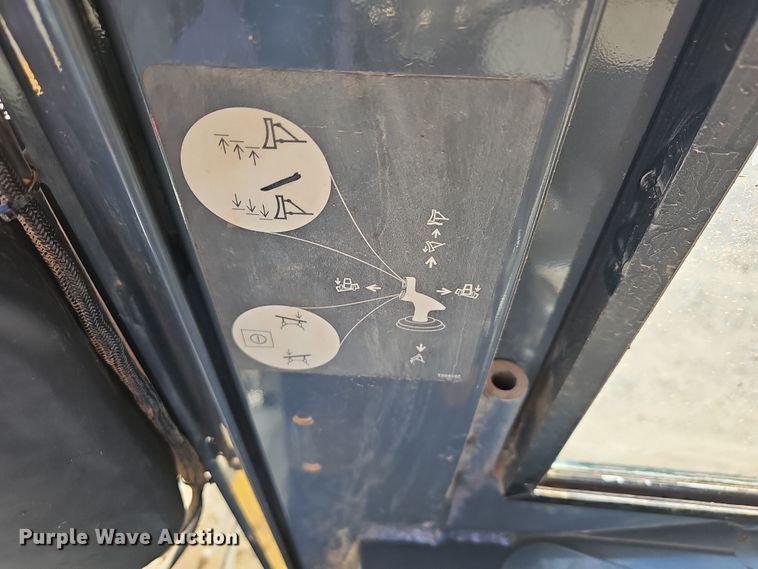 image for item NP9271 2011 John Deere 700J XLT  dozer