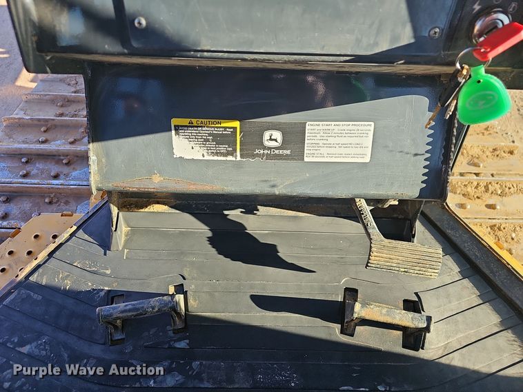 image for item NP9271 2011 John Deere 700J XLT  dozer