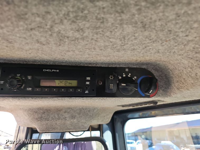 image for item NP9271 2011 John Deere 700J XLT  dozer