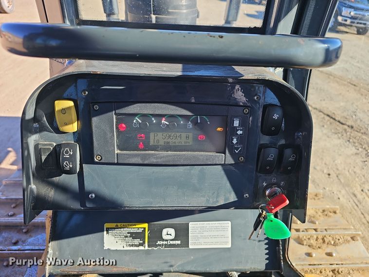 image for item NP9271 2011 John Deere 700J XLT  dozer