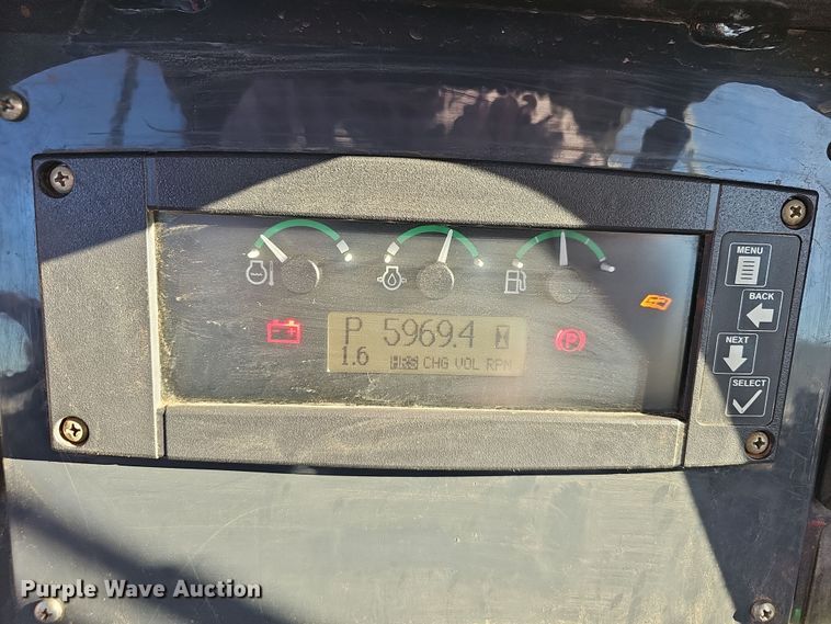 image for item NP9271 2011 John Deere 700J XLT  dozer