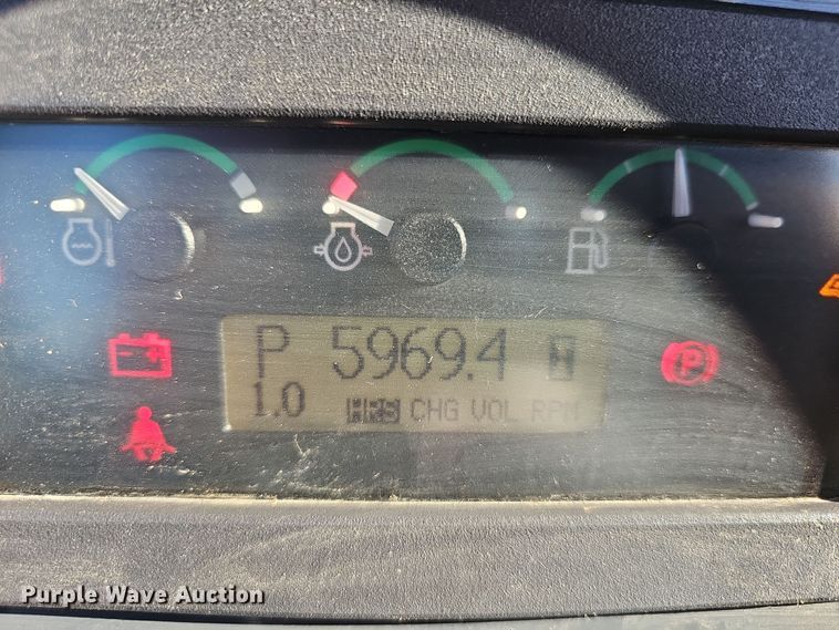 image for item NP9271 2011 John Deere 700J XLT  dozer