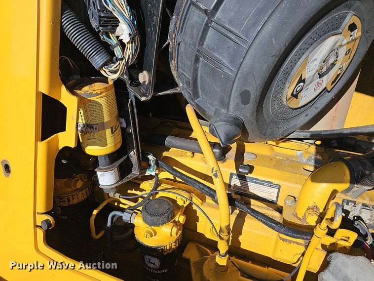 image for item NP9271 2011 John Deere 700J XLT  dozer