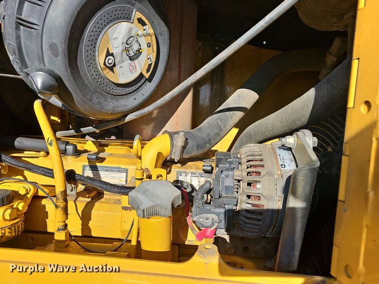 image for item NP9271 2011 John Deere 700J XLT  dozer