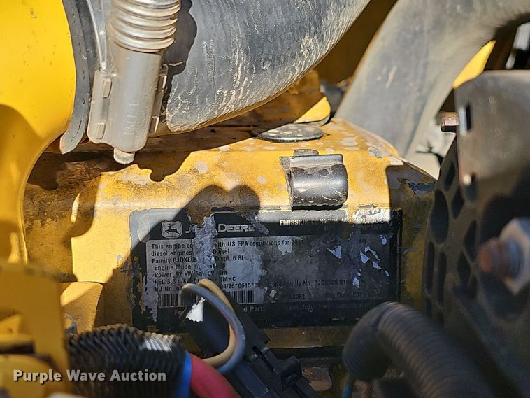 image for item NP9271 2011 John Deere 700J XLT  dozer