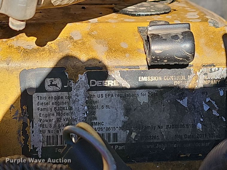 image for item NP9271 2011 John Deere 700J XLT  dozer