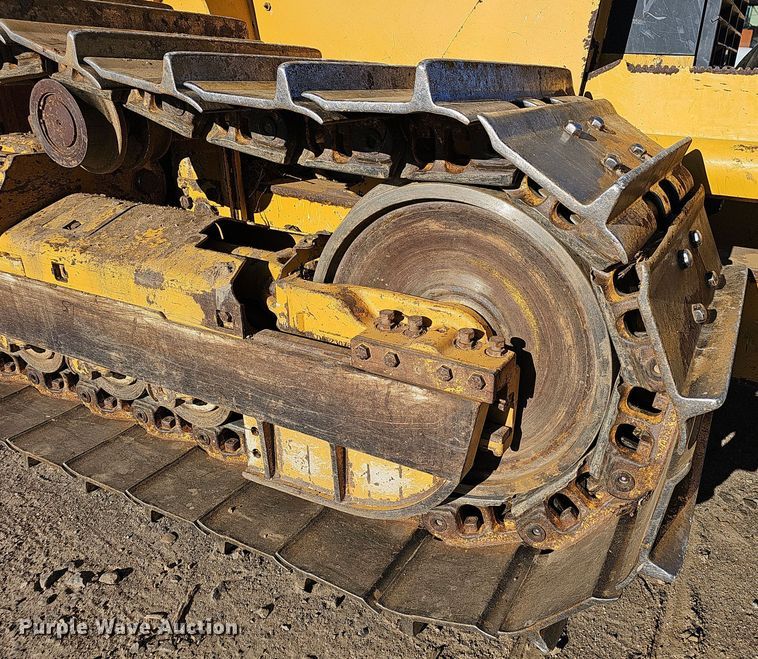 image for item NP9271 2011 John Deere 700J XLT  dozer