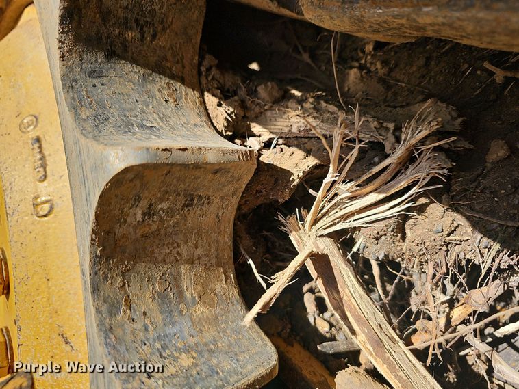 image for item NP9271 2011 John Deere 700J XLT  dozer