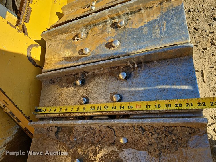 image for item NP9271 2011 John Deere 700J XLT  dozer