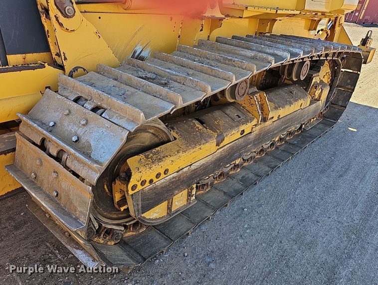 image for item NP9271 2011 John Deere 700J XLT  dozer