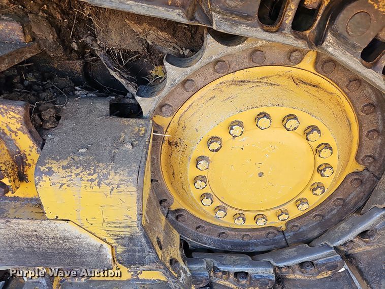 image for item NP9271 2011 John Deere 700J XLT  dozer