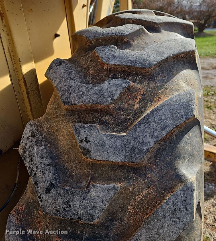 image for item NP9273 Ford 555A  backhoe