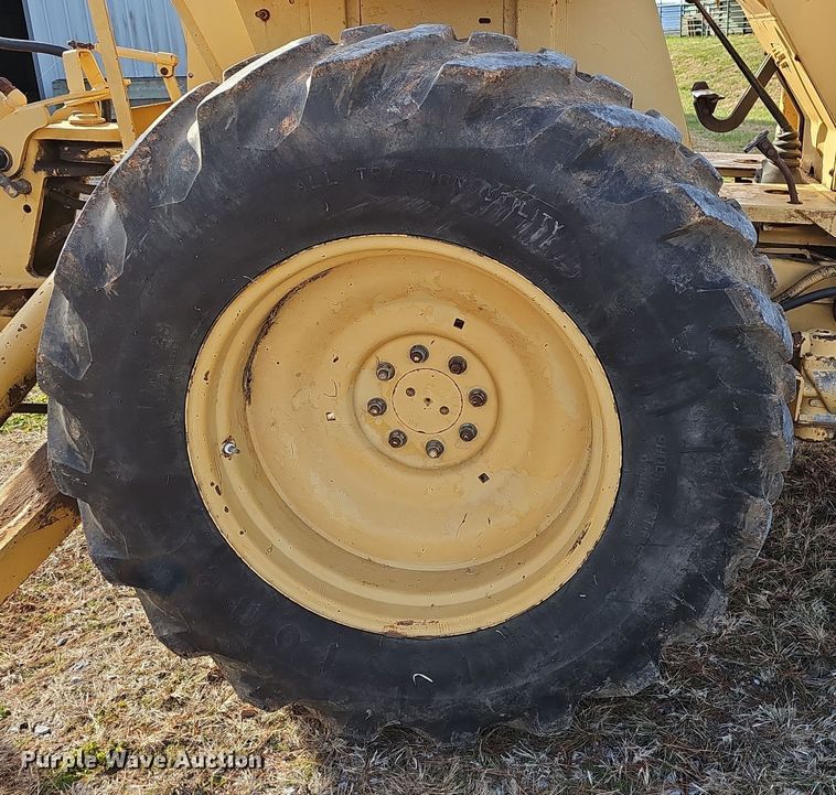 image for item NP9273 Ford 555A  backhoe