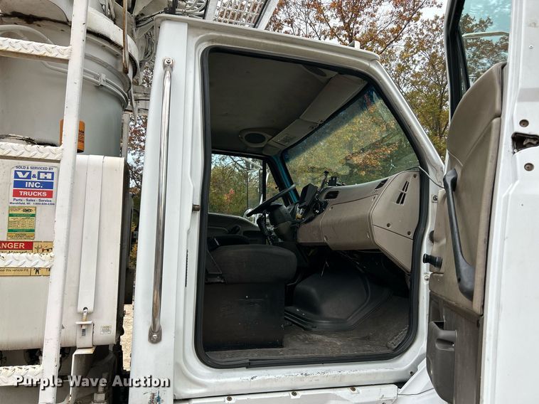 image for item NR9294 2005 Sterling LT9500  crane truck