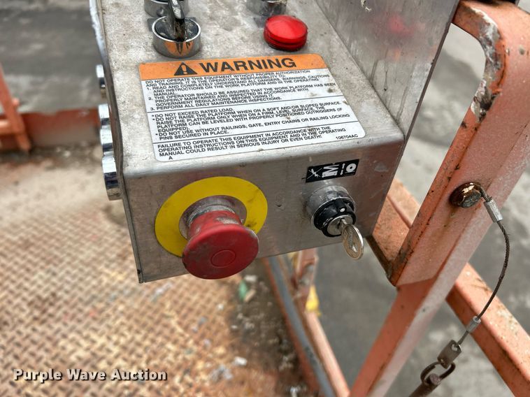 image for item NR9476 2001 Skyjack SJ8841  scissor lift