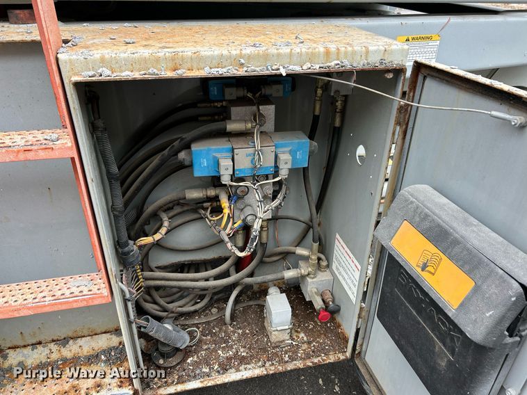 image for item NR9476 2001 Skyjack SJ8841  scissor lift